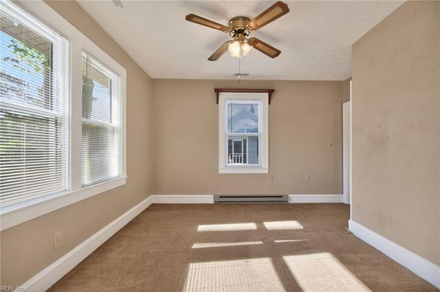 77 Bunting LN, Poquoson, VA 23662