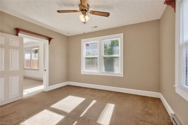 77 Bunting LN, Poquoson, VA 23662