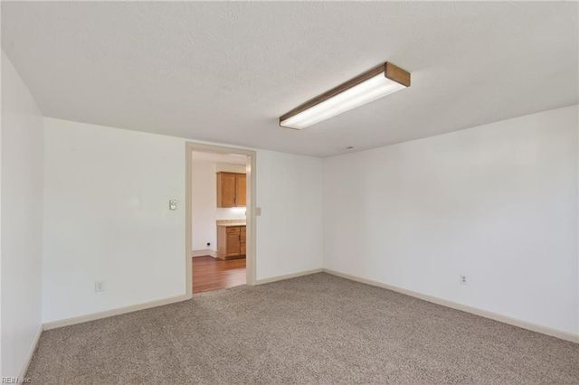 77 Bunting LN, Poquoson, VA 23662