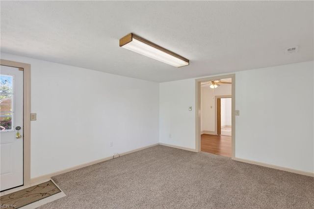 77 Bunting LN, Poquoson, VA 23662