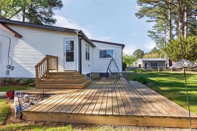 77 Bunting LN, Poquoson, VA 23662