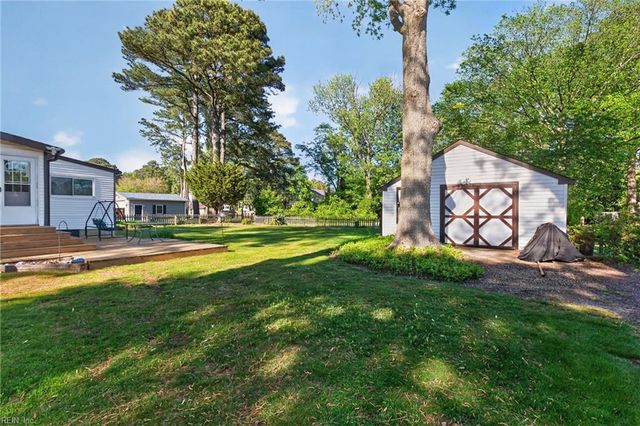 77 Bunting LN, Poquoson, VA 23662