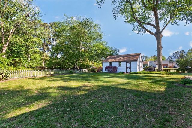 77 Bunting LN, Poquoson, VA 23662