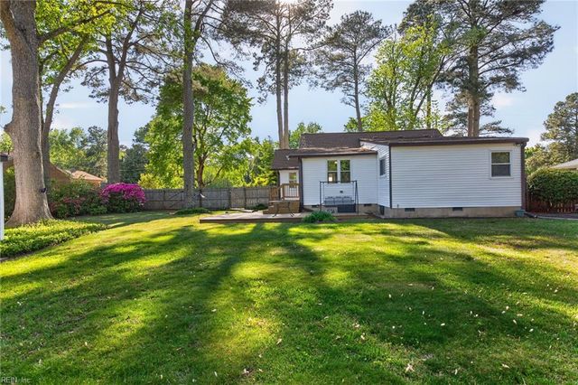 77 Bunting LN, Poquoson, VA 23662