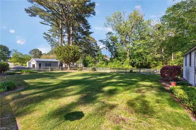 77 Bunting LN, Poquoson, VA 23662