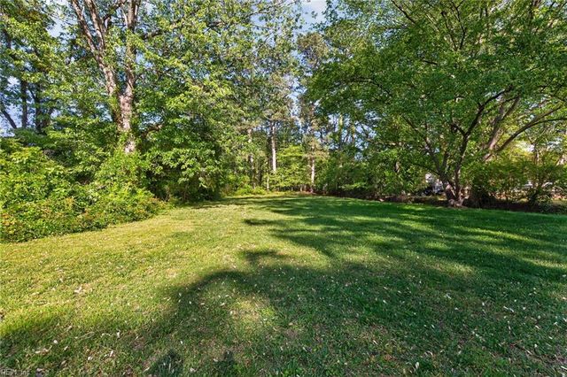 77 Bunting LN, Poquoson, VA 23662