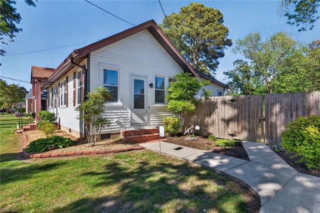 77 Bunting LN, Poquoson, VA 23662