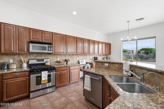 1367 S Madera Reserve Drive, Green Valley, AZ 85614