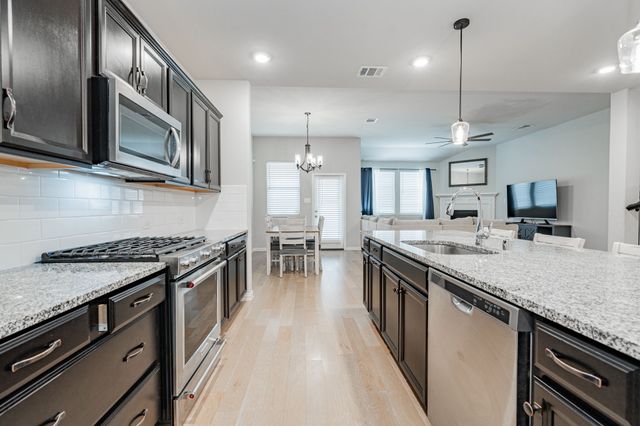 2304 Ravensway Road, Crandall, TX 75114