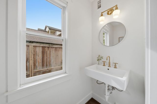 1111 Highland Street, Houston, TX 77009