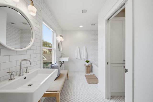 1111 Highland Street, Houston, TX 77009