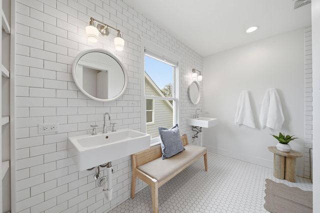 1111 Highland Street, Houston, TX 77009