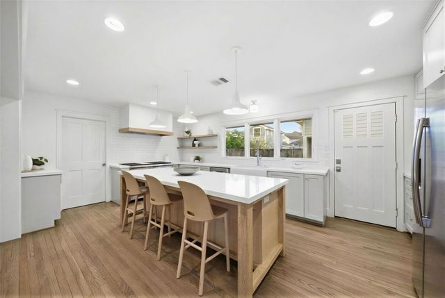 1111 Highland Street, Houston, TX 77009