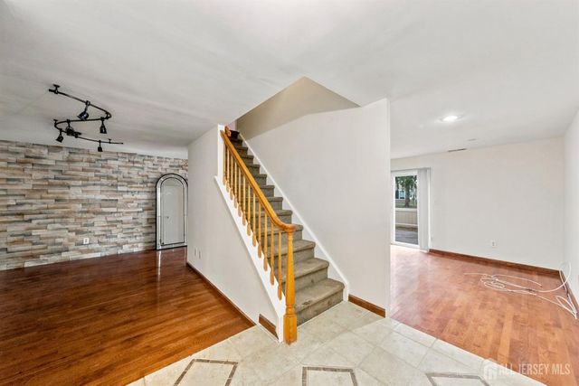 89 Tennyson Drive, Plainsboro, NJ 08536