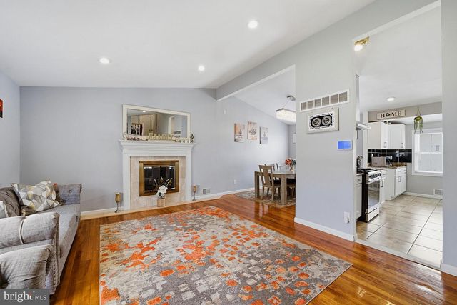 87 WOODVIEW DR, Old Bridge, NJ 08857