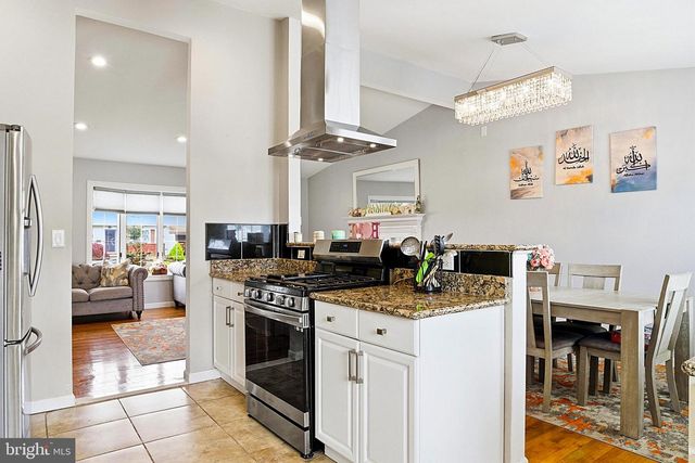 87 WOODVIEW DR, Old Bridge, NJ 08857