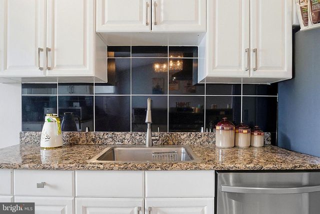 87 WOODVIEW DR, Old Bridge, NJ 08857