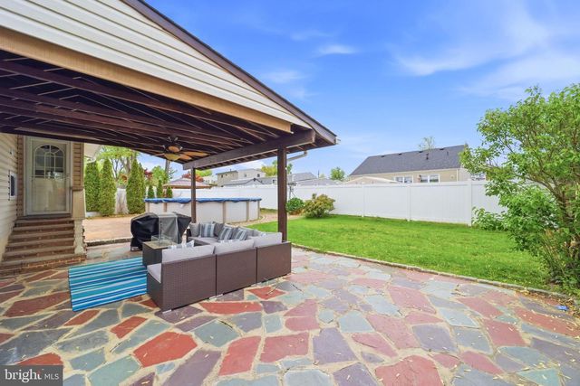 87 WOODVIEW DR, Old Bridge, NJ 08857