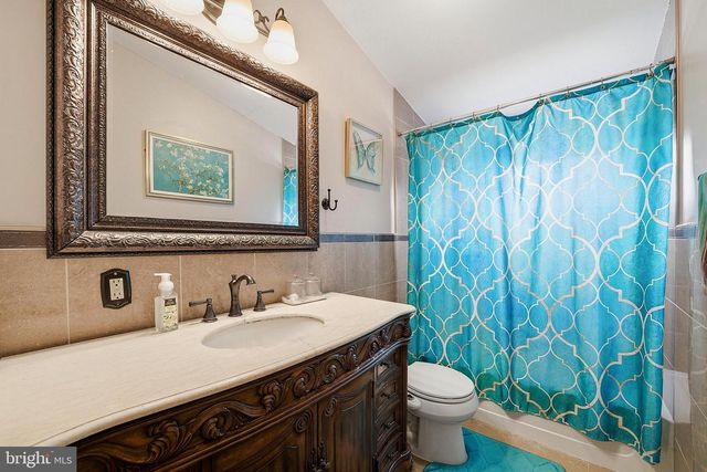 87 WOODVIEW DR, Old Bridge, NJ 08857