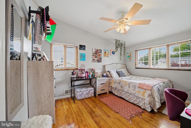 87 WOODVIEW DR, Old Bridge, NJ 08857