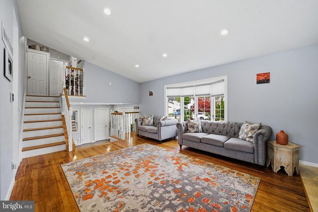 87 WOODVIEW DR, Old Bridge, NJ 08857