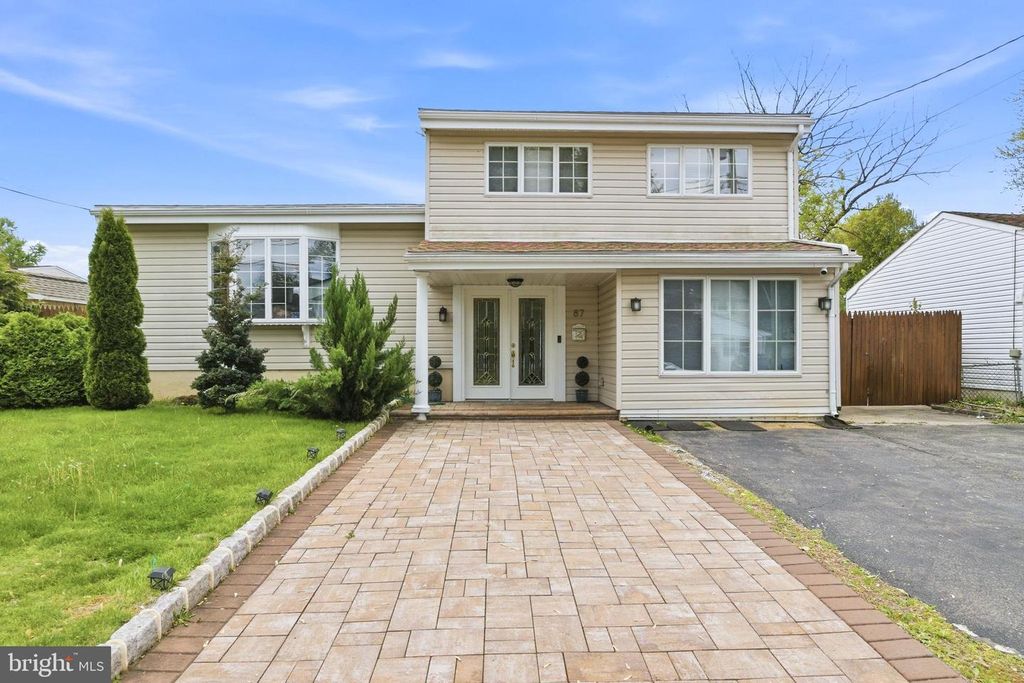 87 WOODVIEW DR, Old Bridge, NJ 08857