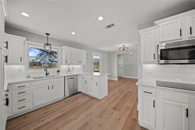 8120 N Coffelt Cemetery Road, Bentonville, AR 72713