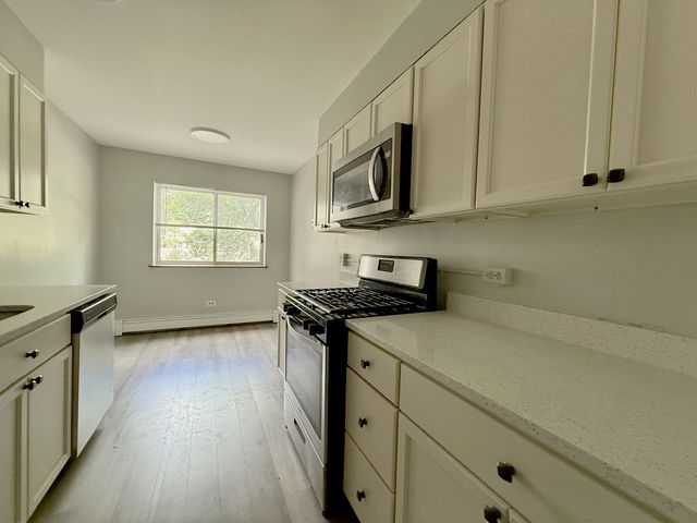 1331 S Finley Road 205, Lombard, IL 60148