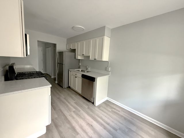 1331 S Finley Road 205, Lombard, IL 60148