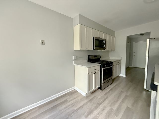 1331 S Finley Road 205, Lombard, IL 60148
