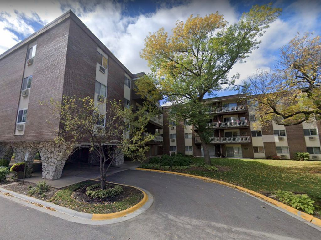 1331 S Finley Road 205, Lombard, IL 60148
