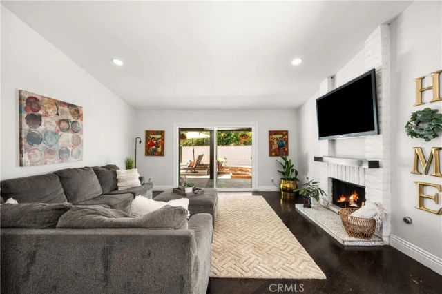 1520 E Newcrest Drive, West Covina, CA 91792