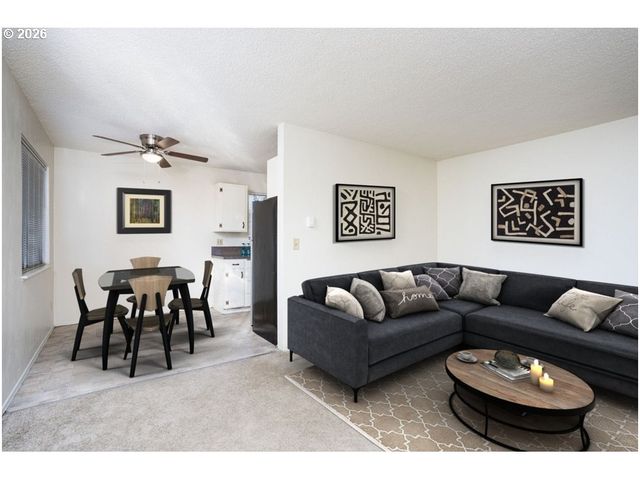 1800 Se STARK St Se, Portland, OR 97214