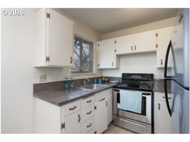 1800 Se STARK St Se, Portland, OR 97214