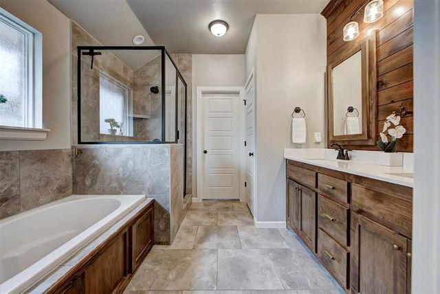 11017 NW 20TH Street, Yukon, OK 73099