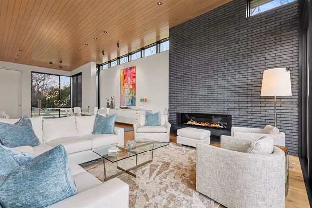 102 Mercer Drive, Grand Rapids, MI 49506