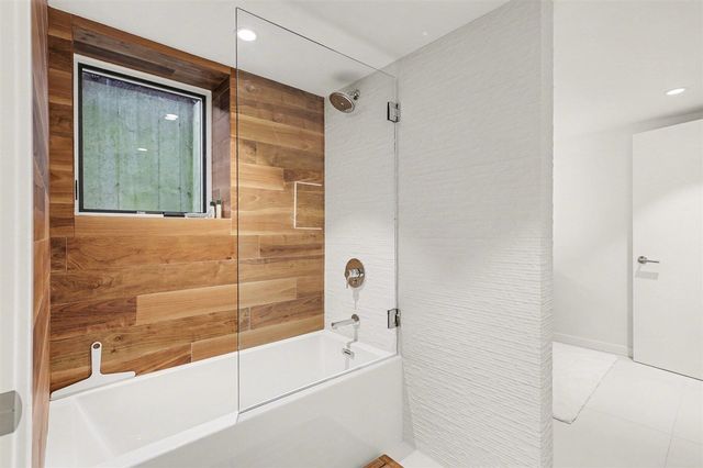 102 Mercer Drive, Grand Rapids, MI 49506