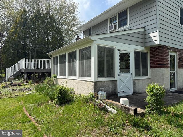 166 PANEPINTO DR, Schwenksville, PA 19473