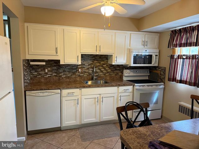 166 PANEPINTO DR, Schwenksville, PA 19473