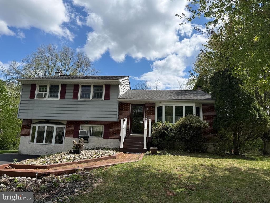 166 PANEPINTO DR, Schwenksville, PA 19473