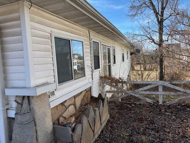 208 E 4th Street, Willow Springs, MO 65793