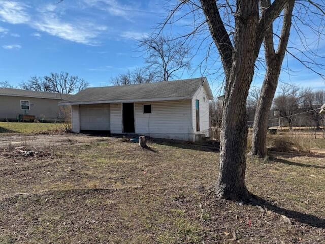 208 E 4th Street, Willow Springs, MO 65793