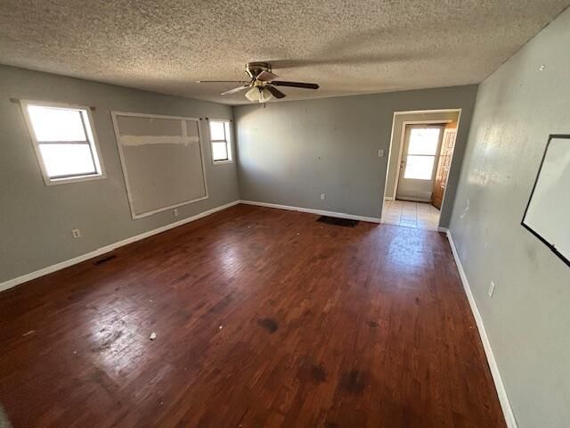 208 E 4th Street, Willow Springs, MO 65793