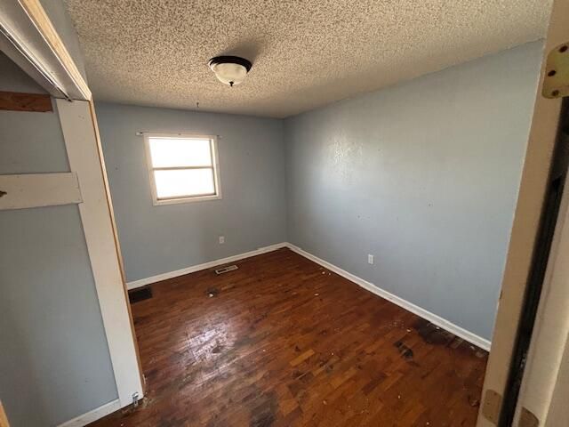 208 E 4th Street, Willow Springs, MO 65793