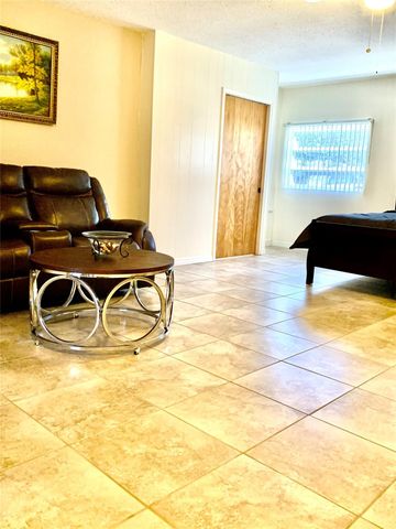 318 SW 67th Terrace B, Pembroke Pines, FL 33023