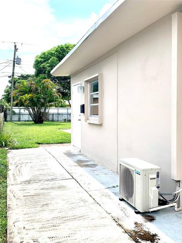 318 SW 67th Terrace B, Pembroke Pines, FL 33023