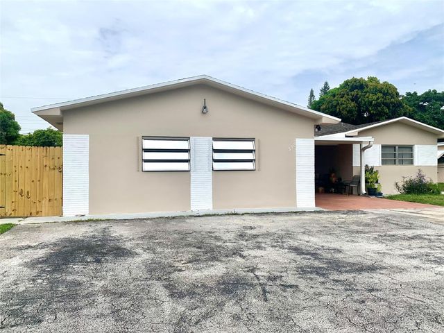 318 SW 67th Terrace B, Pembroke Pines, FL 33023