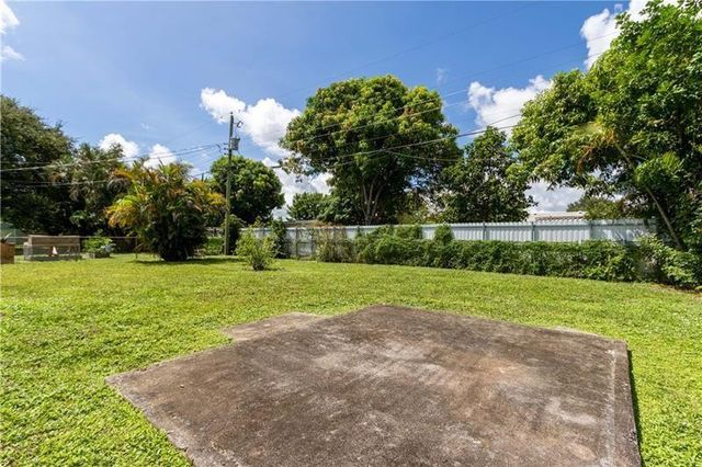 318 SW 67th Terrace B, Pembroke Pines, FL 33023