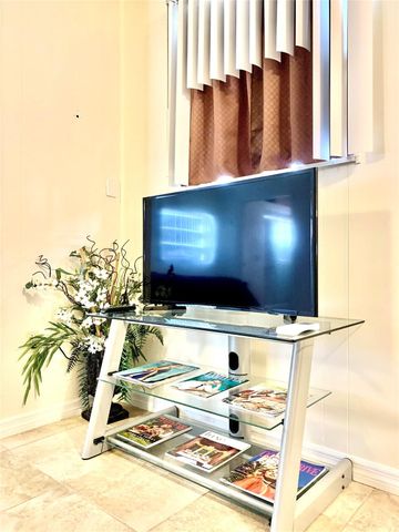 318 SW 67th Terrace B, Pembroke Pines, FL 33023