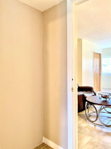 318 SW 67th Terrace B, Pembroke Pines, FL 33023